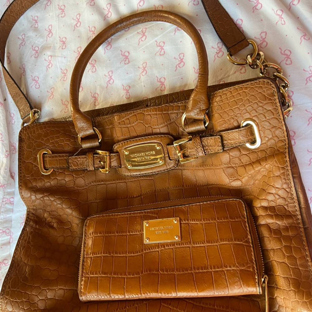 MK Michael Kors wallet/purse Set Leather Shoulder Bag with Gold Hardware